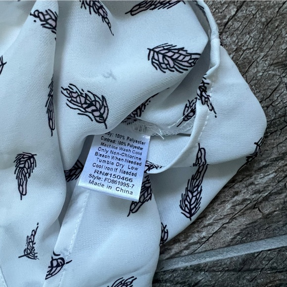 Monday Fun Feather Print V Neck Blouse, White Maroon, Women’s Size Large - Picture 3 of 6